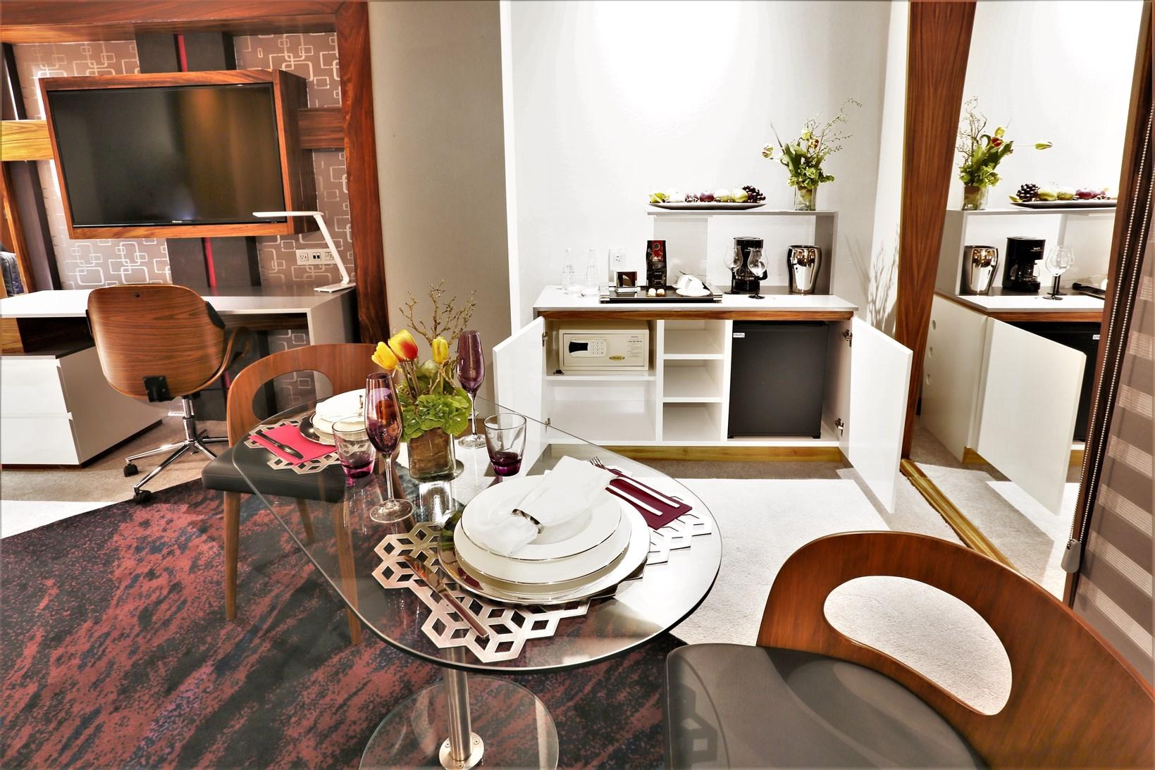 Hard Rock Hotel Guadalajara Zapopan Eksteriør bilde A typical kitchen in a serviced apartment