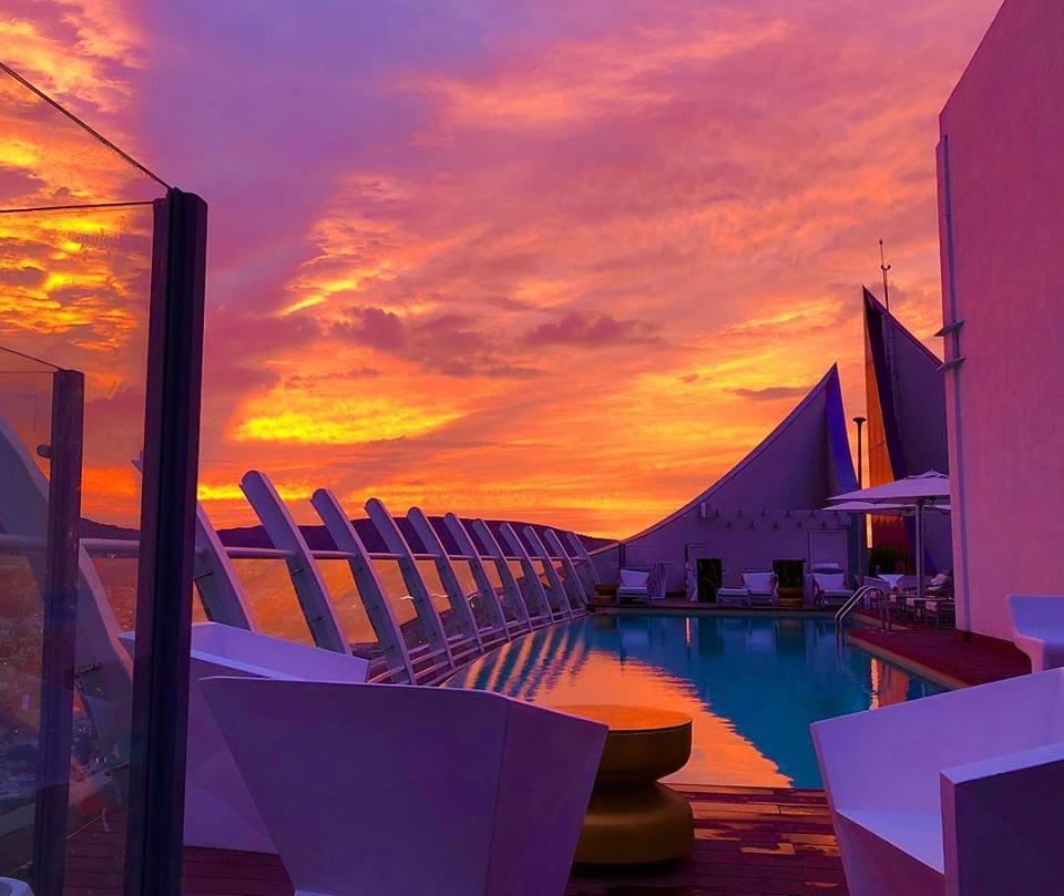 Hard Rock Hotel Guadalajara Zapopan Eksteriør bilde Sunset at the rooftop pool