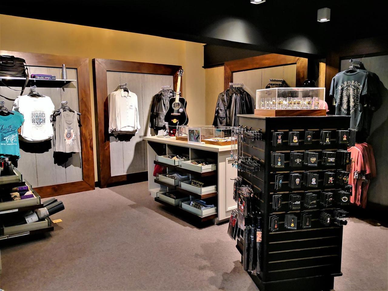 Hard Rock Hotel Guadalajara Zapopan Eksteriør bilde The interior of the Harley-Davidson store in the Grand Country Hotel and Resorts